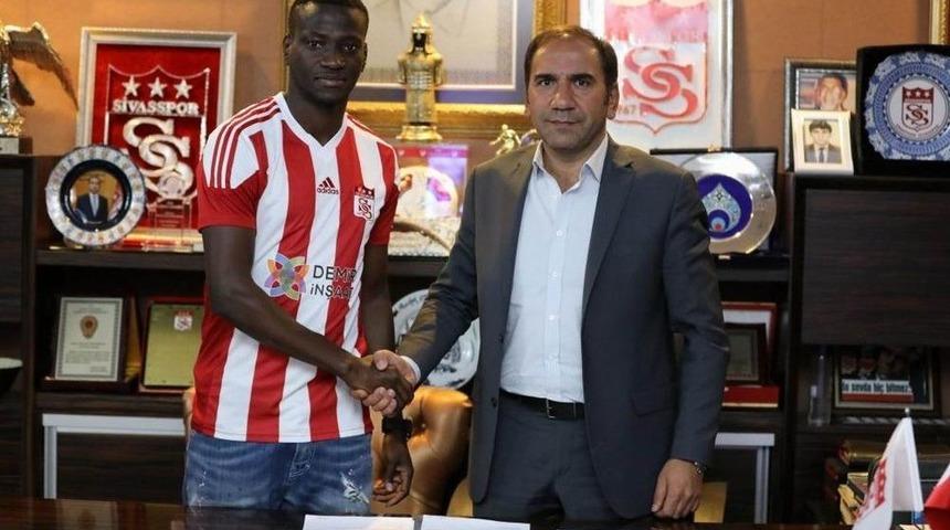 Sivasspor&rsquo;a Kongolu Orta Saha Oyuncusu