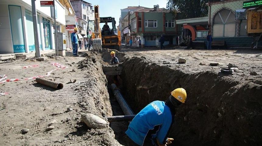 Atat&uuml;rk Caddesi&rsquo;nin İ&ccedil;mesuyu Altyapısı Yenileniyor