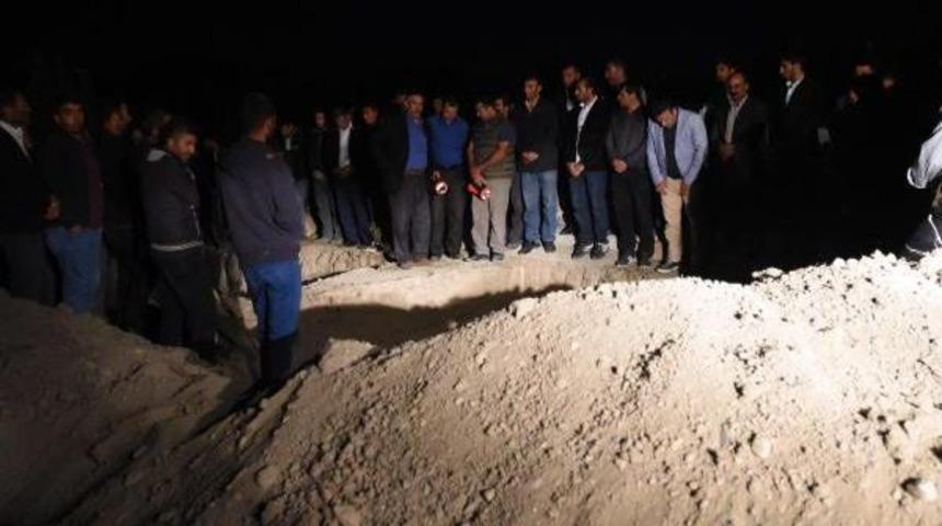 Van'da İki Otomobil &Ccedil;arpıştı; 8 &Ouml;l&uuml;, 1 Yaralı (4)