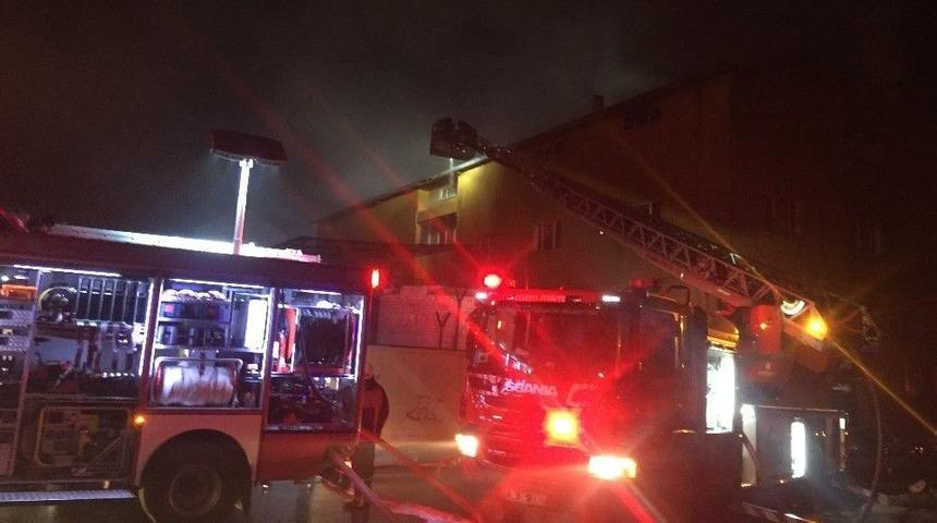 Arnavutk&ouml;y&rsquo;de Boya Fabrikası Yangını Havadan G&ouml;r&uuml;nt&uuml;lendi