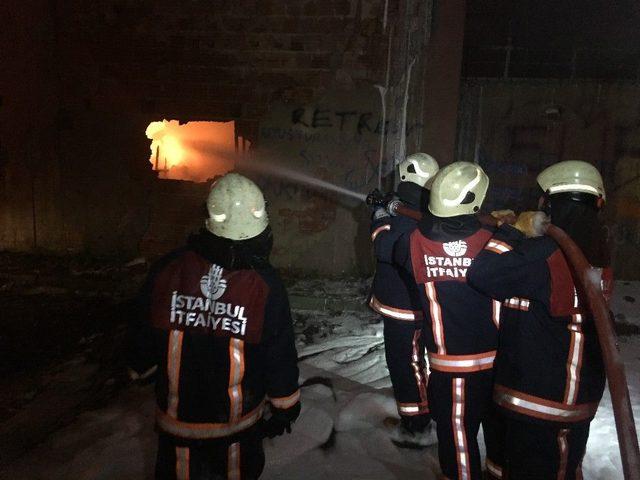 Arnavutk&ouml;y&rsquo;de Boya Fabrikası Yangını Havadan G&ouml;r&uuml;nt&uuml;lendi 1