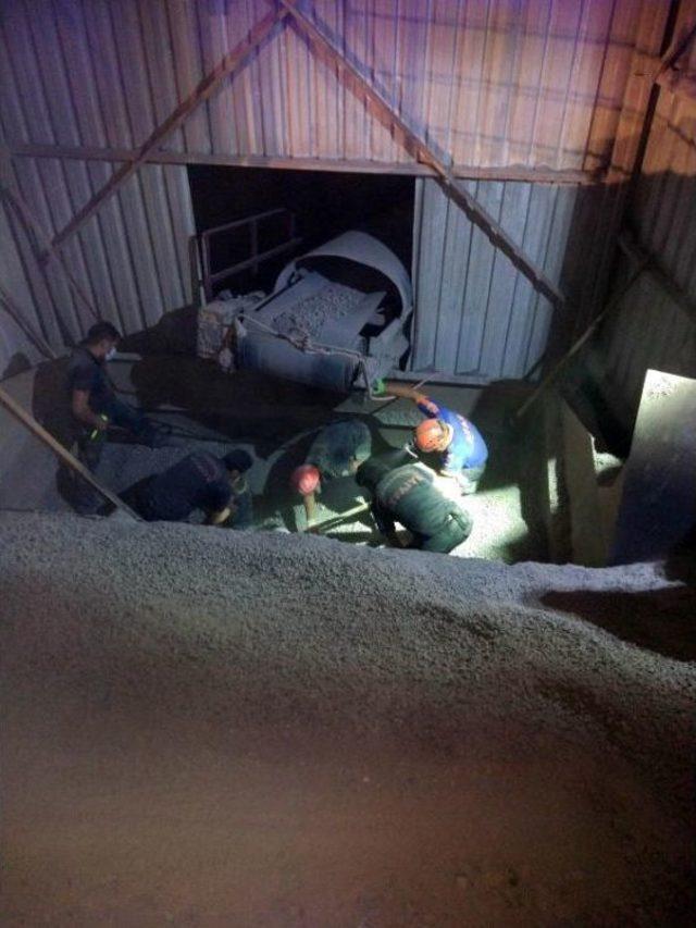 Taş &Ccedil;ukuruna D&uuml;şen Iş&ccedil;i Hayatını Kaybetti 1