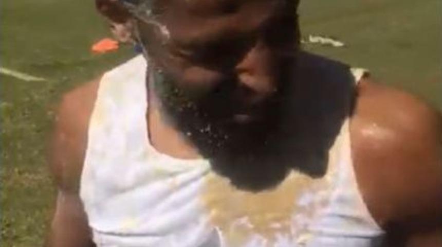 Evkur Yeni Malatyaspor&rsquo;da Issam Chebake&rsquo;ye Unlu Yumurtalı Doğum G&uuml;n&uuml; S&uuml;rprizi