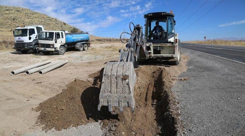 K&ouml;ylerde Yol &Ccedil;alışmaları Devam Ediyor