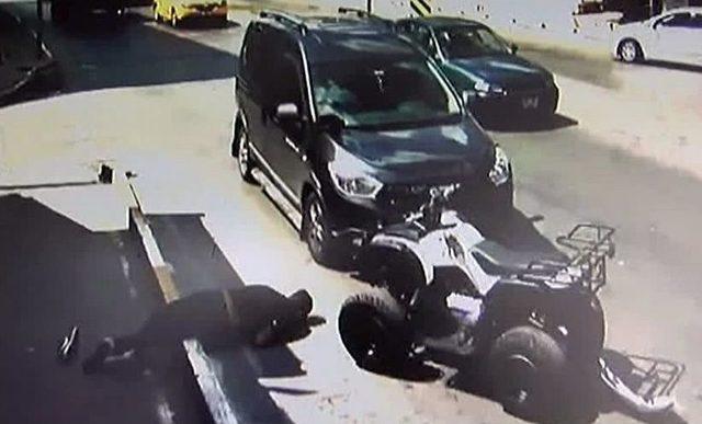 Atv S&uuml;r&uuml;c&uuml;s&uuml;n&uuml;n &Ccedil;arpma Sonrası Yola Fırlaması Kamerada 1