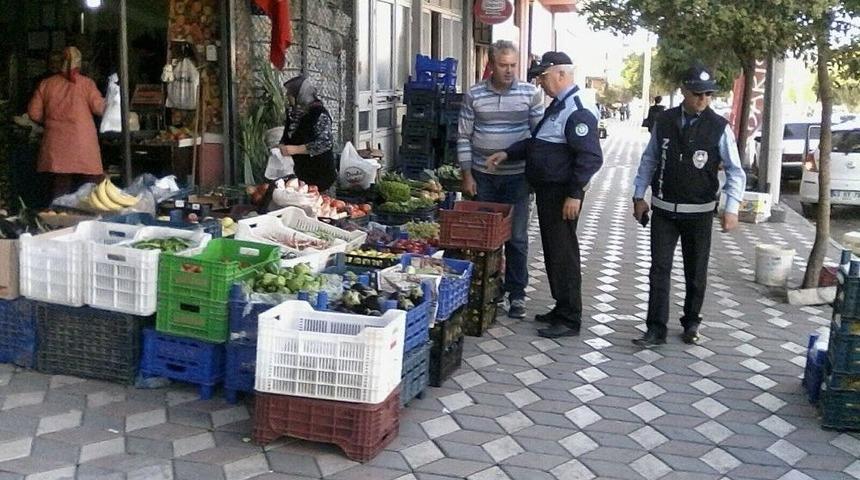 Zabıtadan Kaldırım İşgallerine Y&ouml;nelik Denetim