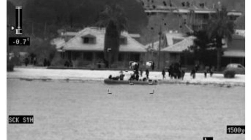 Kuşadası&rsquo;nda 15 Ka&ccedil;ak G&ouml;&ccedil;men Yakalandı