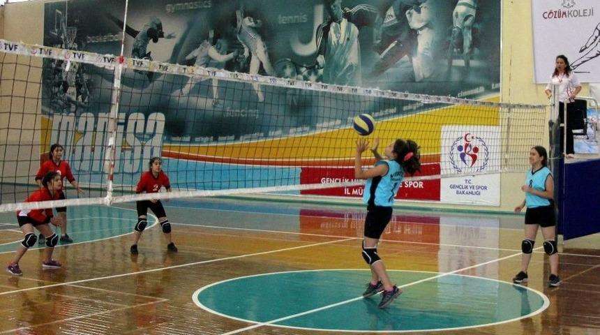 Şehit &Ouml;mer Halisdemir Ortaokulu Voleybolda Şampiyon Oldu