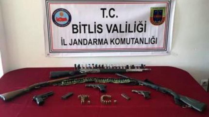 Bitlis'te Pkk Operasyonu: 3 G&ouml;zaltı