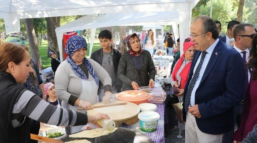 Akhisarlı Kadınlardan El Emeği &Uuml;r&uuml;nler