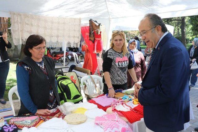 Akhisarlı Kadınlardan El Emeği Ürünler