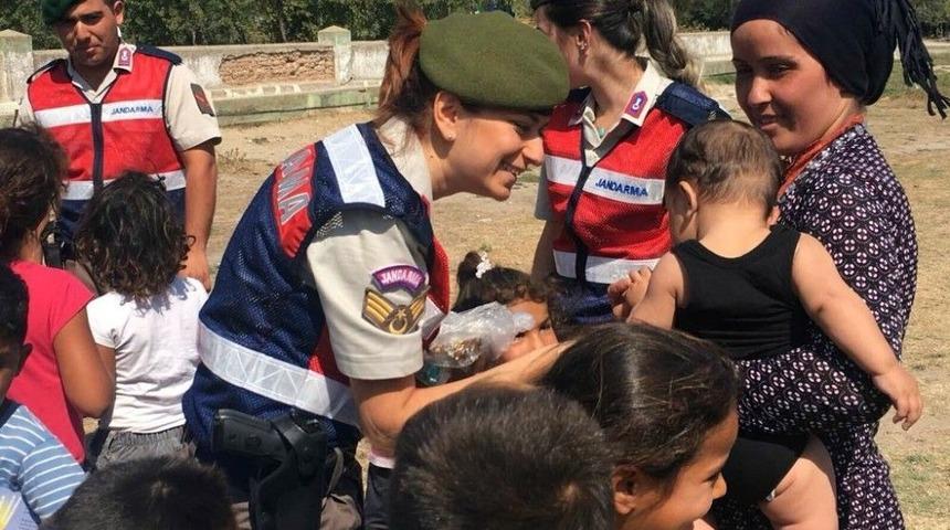 Jandarma Mevsimlik İş&ccedil;ileri Unutmadı