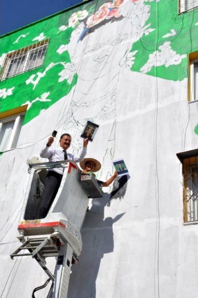 Toroslar'da Duvarlar Ünlü Ressamların Eserleriyle Renklendi