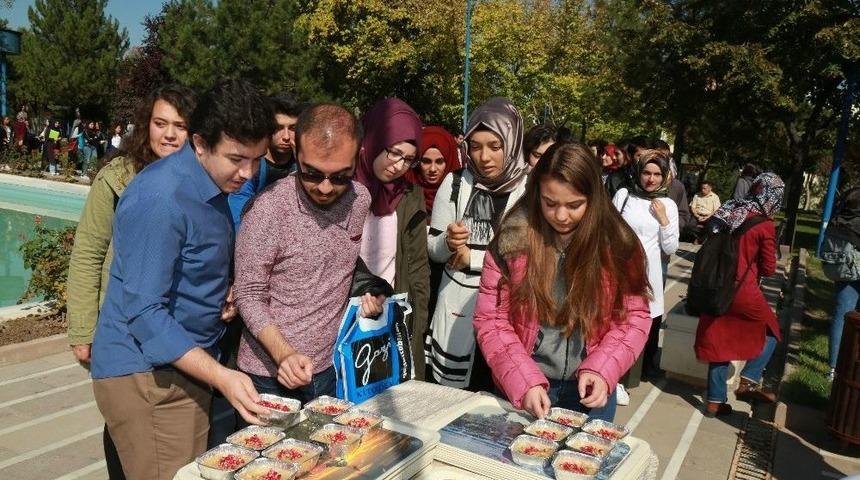 Gazi &Uuml;niversitesinde Aşure İkramı