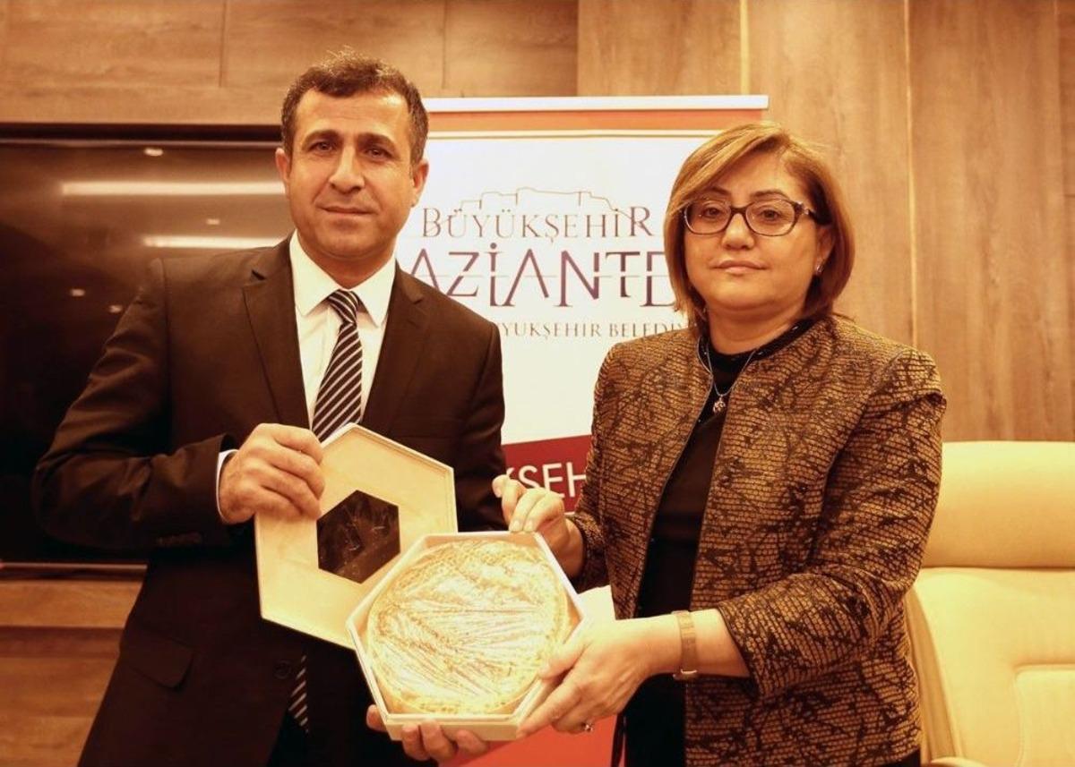 Fatma Şahin&rsquo;e &ldquo;ana Arı&rdquo; Benzetmesi