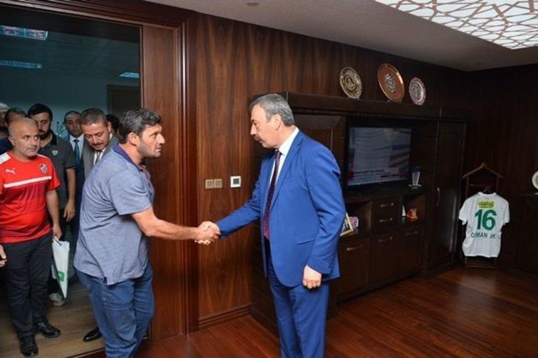 Bursaspor Taraftarlarından Yeni Emniyet M&uuml;d&uuml;r&uuml;ne Ziyaret