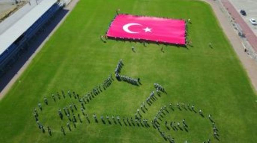 &Ouml;ğrenciler Bisiklet Fig&uuml;r&uuml; İle Cumhurbaşkanlığı Turunu Selamladı