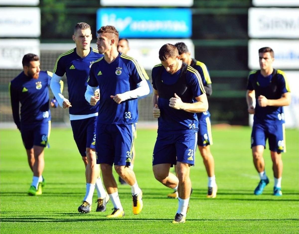 Fenerbah&ccedil;e Hazırlıklarını S&uuml;rd&uuml;rd&uuml;