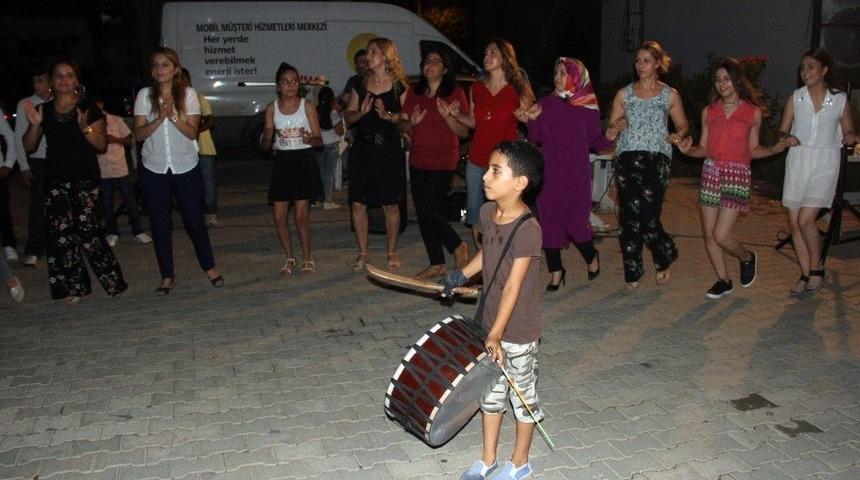 3 Yaşından Beri D&uuml;ğ&uuml;nlerde Davul &Ccedil;alıyor