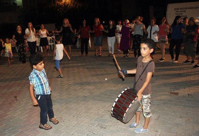 3 Yaşından Beri Düğünlerde Davul Çalıyor