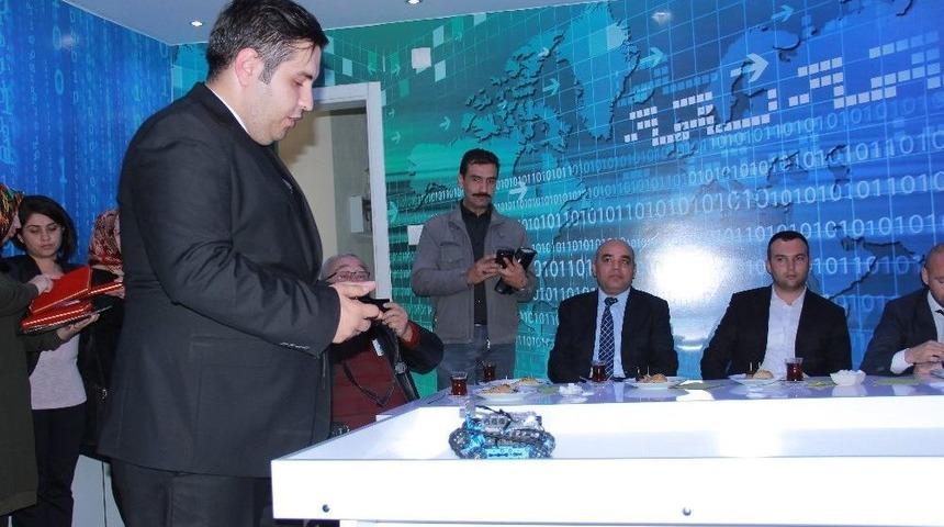 Biga&rsquo;da Ekrem Erg&uuml;n İlkokulunda Robotik Sınıfı A&ccedil;ıldı
