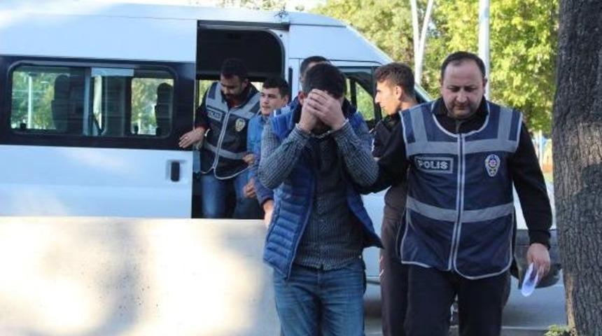 Market Soyguncuları, Suçüstü Yakalandı: 3 Gözaltı