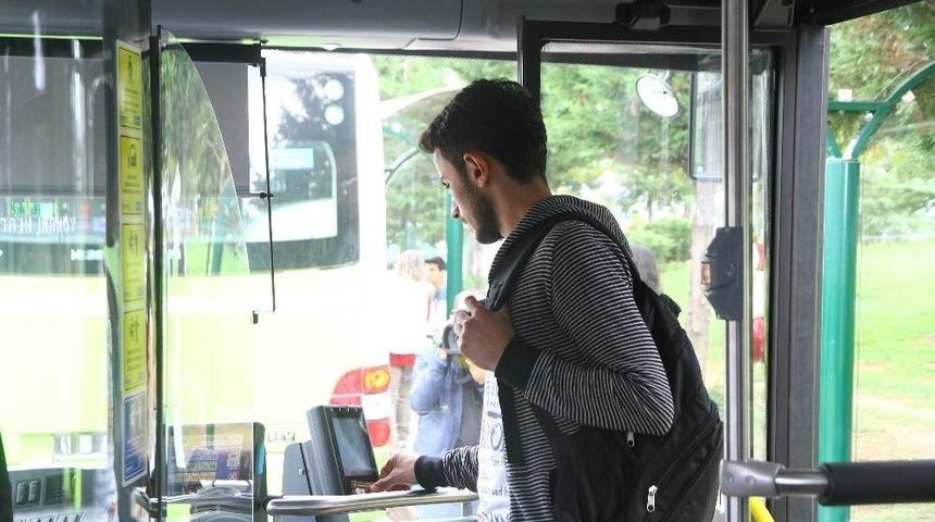 Yeni &Ouml;ğrencilerin Ulaşım Kartları Hazır