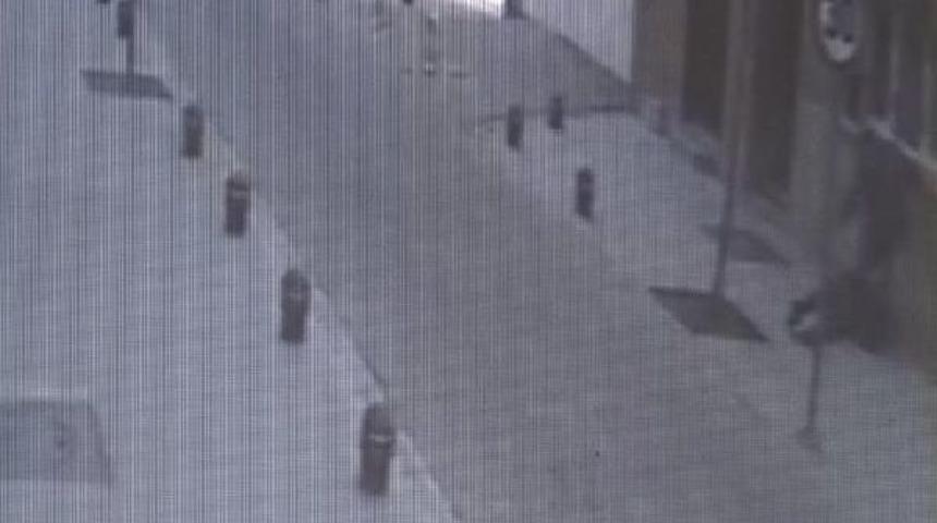 Eşini Sokakta Tekmeleyen Kocaya Tahliye Yok