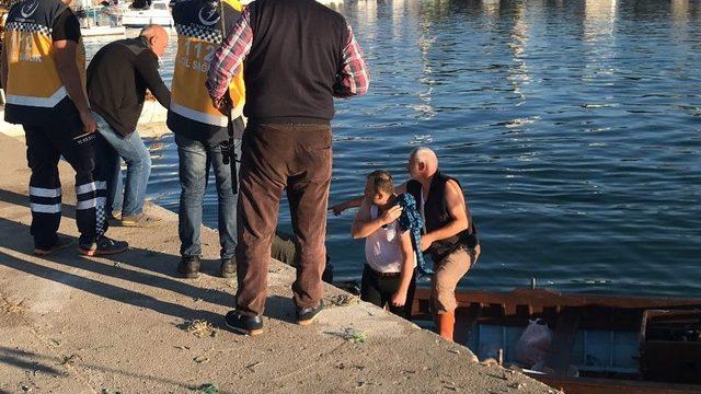 Balık Avlarken Tekneden Düşen Kişi Hastanede Tedavi Altına Alındı