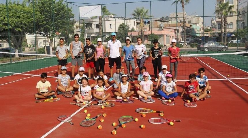 Akdeniz İlk Tenis Kortuna Kavuştu