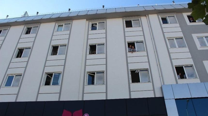 Okulun Yakınındaki &Ccedil;&ouml;pe Bırakılan &Ccedil;anta Paniğe Neden Oldu