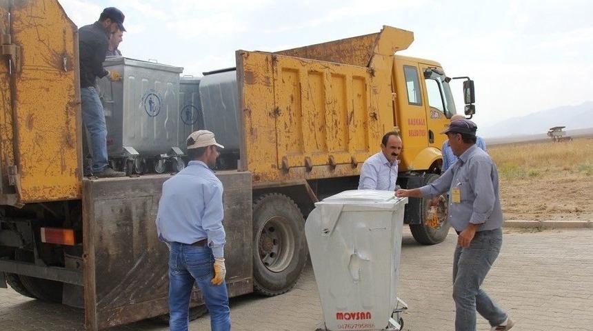 Başkale’ye 600 Adet Yeni Çöp Konteyneri