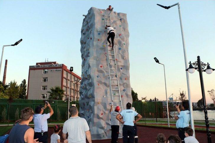 İddia Üzerine Çıktığı Tırmanma Duvarının Tepesinde Mahsur Kaldı G3
