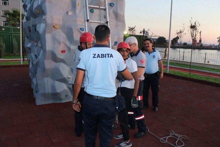 İddia Üzerine Çıktığı Tırmanma Duvarının Tepesinde Mahsur Kaldı G5