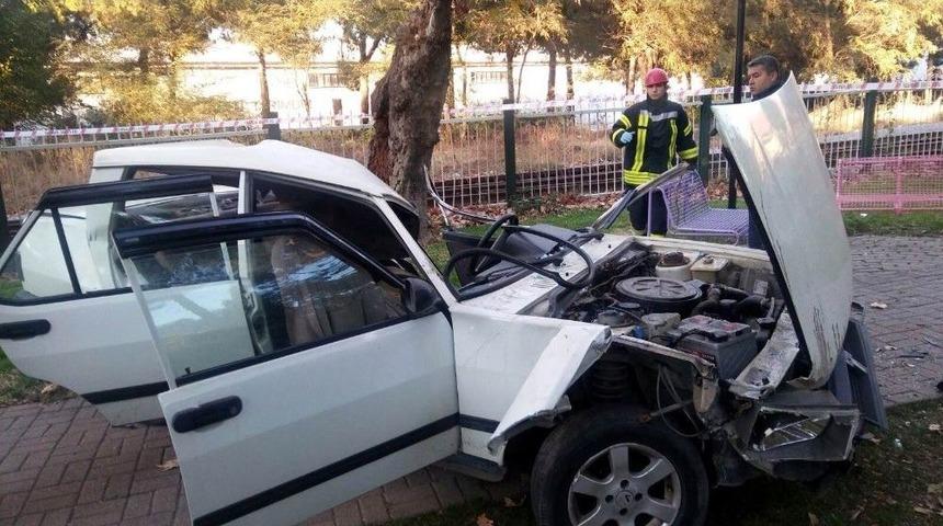 Otomobil Takla Atıp Ağaca &Ccedil;arptı: 1 Yaralı