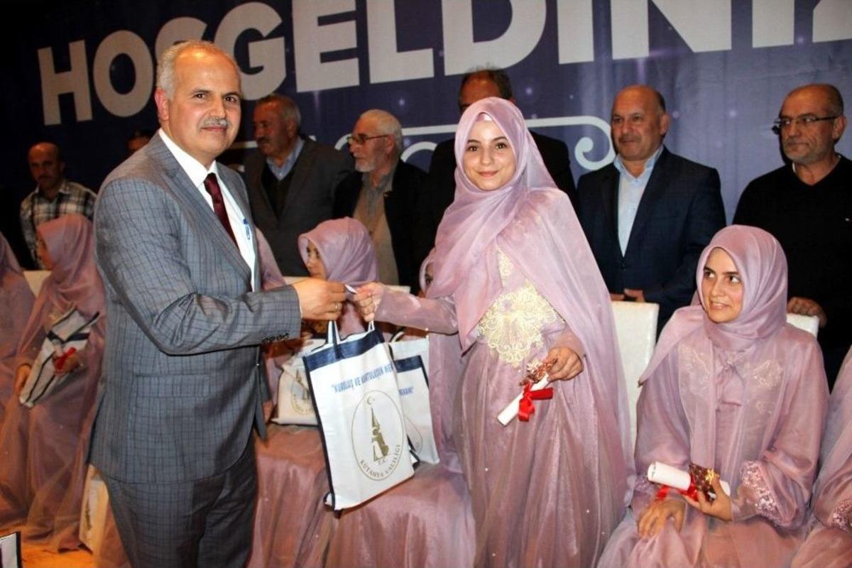 K&uuml;tahya&rsquo;da Hafızlık Eğitimini Tamamlayan 31 Kız &Ouml;ğrenci İ&ccedil;in İcazet Merasimi