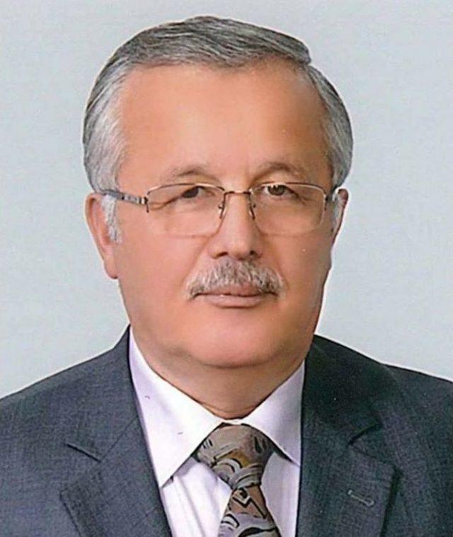 Kamyonun Altında Kalan Emekli Polis Hayatını Kaybetti 2