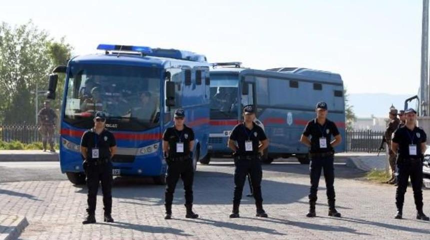 Mahkeme Başkanından Darbeci Binbaşıya; 'd&uuml;zg&uuml;n Konuş'