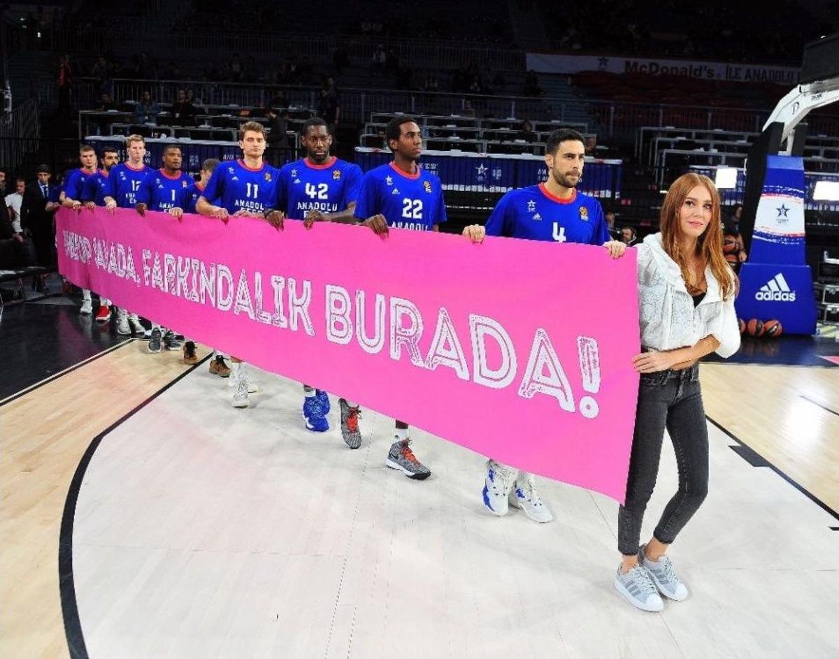 Anadolu Efes - Real Madrid Ma&ccedil;ında Pembe Top İle Hava Atışı Yapıldı