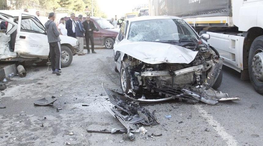 &Ccedil;ankırı&rsquo;da Trafik Kazası: 8 Yaralı
