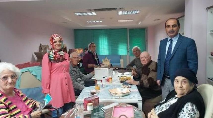 Emekli M&uuml;d&uuml;r Denizde Ayağına Taş Bağlı &Ouml;l&uuml; Bulundu