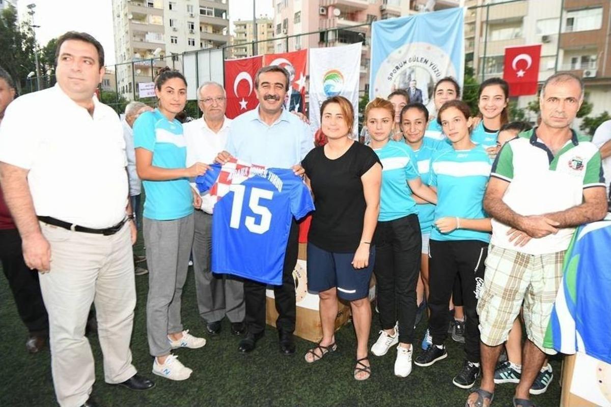 &Ccedil;ukurova&rsquo;dan Sporculara Malzeme Desteği