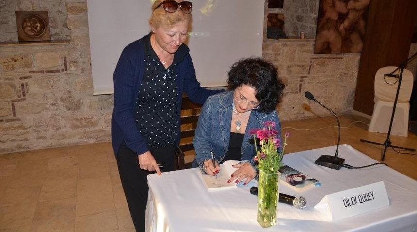 Yazar Dilek Qudey, Kuşadası&rsquo;nda Okurlarıyla Buluştu