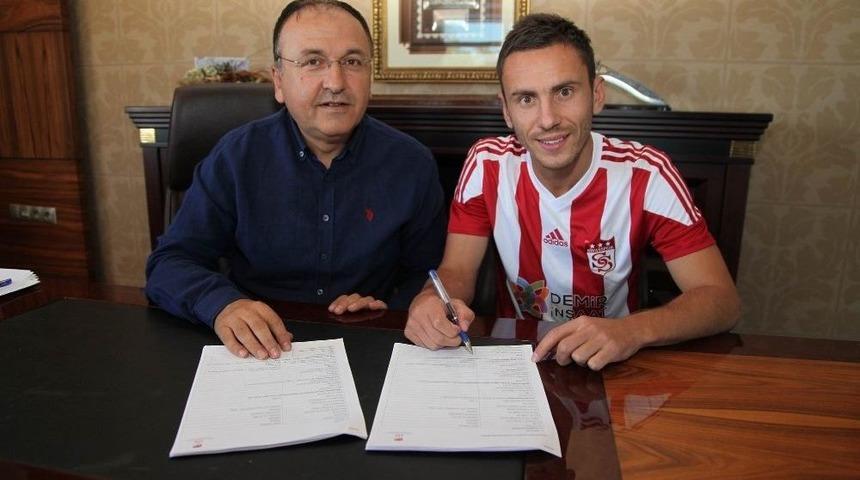 Sivasspor, Rybalka İle S&ouml;zleşme İmzaladı