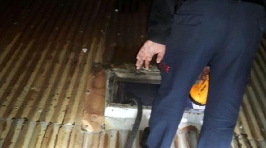 Ağrı&rsquo;da &Ccedil;atı Katında &Ccedil;ıkan Yangın Korkuttu