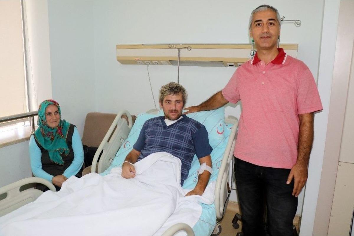 V&uuml;cuduna 1 Metrelik Demir Saplanan İş&ccedil;i Sağlığına Kavuştu