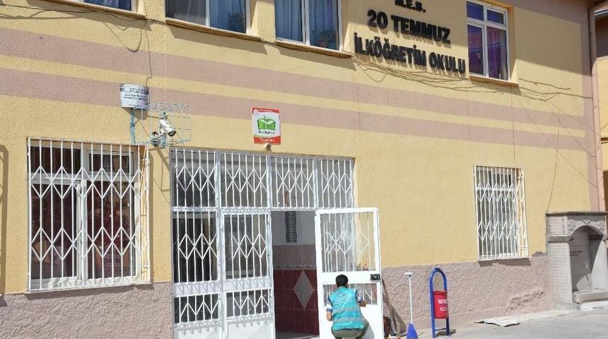 Mahkemeden Ceza Alan Y&uuml;k&uuml;ml&uuml;ler Okul Boyadı