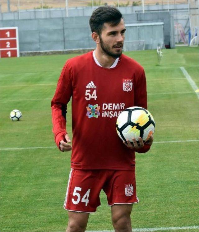 Türk Futbolunun Yeni 'emre'si Milli Takımı Hedefliyor