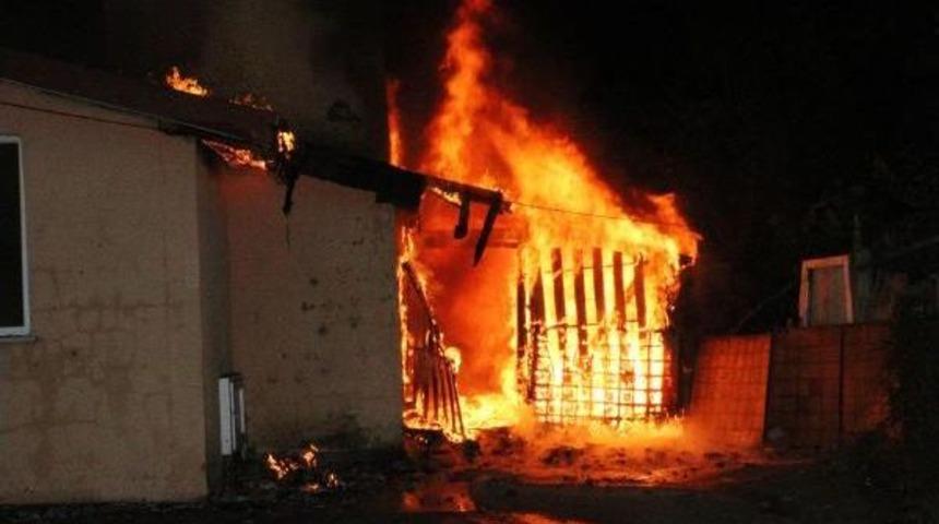 Ereğli'de Tek Katlı Ahşap Ev Yandı