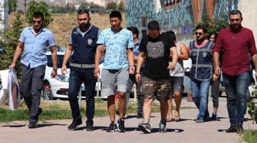 &Ouml;zel D&uuml;zenekli &Ccedil;anta Ile 13 Bin Liralık Kıyafet Hırsızlığı